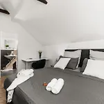 Mola Apartments-charmante Im Zentrum Für 3 Personen-große Dachterrasse-grill-gratis Parken-wlan Apartment
