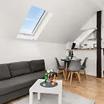 Mola Apartments-charmante Im Zentrum Für 3 Personen-große Dachterrasse-grill-gratis Parken-wlan *