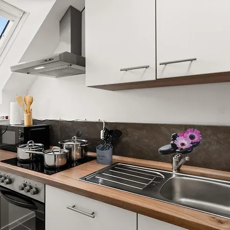Mola Apartments-charmante Mit Klimaanlage Im Zentrum Für 3 Personen-große Dachterrasse-grill-gratis Parken-wlan