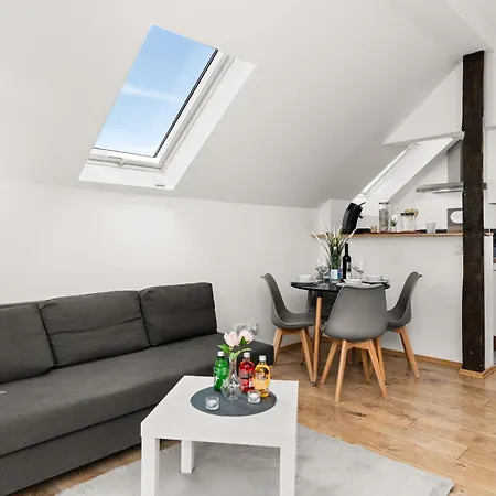 Mola Apartments-charmante Im Zentrum Fuer 3 Personen-grosse Dachterrasse-grill-gratis Parken-wlan *