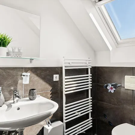 Mola Apartments-charmante Im Zentrum Fuer 3 Personen-grosse Dachterrasse-grill-gratis Parken-wlan