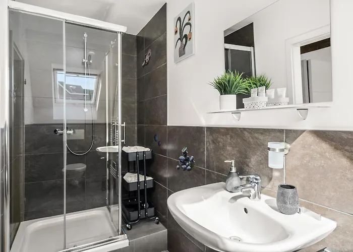 Mola Apartments-charmante Im Zentrum Fuer 3 Personen-grosse Dachterrasse-grill-gratis Parken-wlan Appartement *