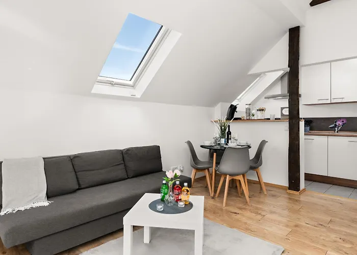 Mola Apartments-charmante Im Zentrum Fuer 3 Personen-grosse Dachterrasse-grill-gratis Parken-wlan *