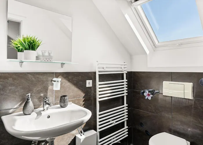 Mola Apartments-charmante Im Zentrum Fuer 3 Personen-grosse Dachterrasse-grill-gratis Parken-wlan